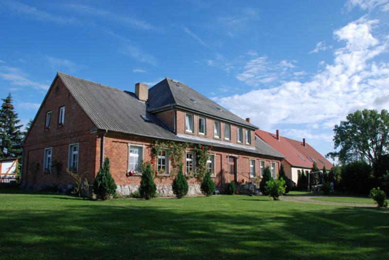 Ferienwohnungen Im Gutshaus Gnies Exterior photo